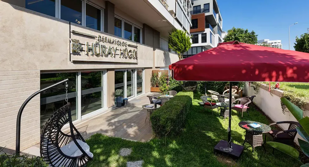 Doç. Dr. Hüray Hügül Kliniği - Antalya'daki modern muayene ve uygulama alanı